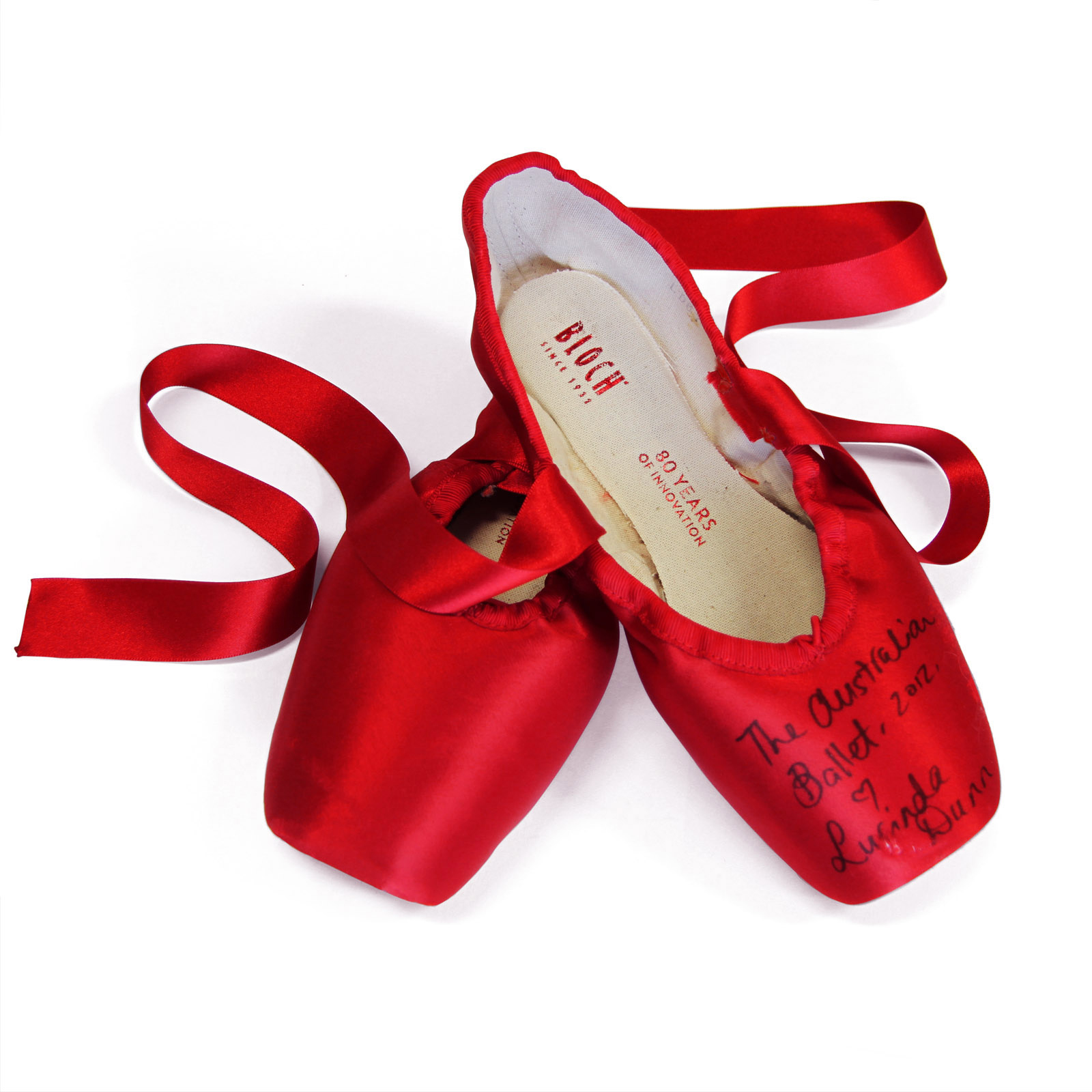 Red pointe shoes: En Points, Pointe Shoes, Points Shoes, Red Shoes