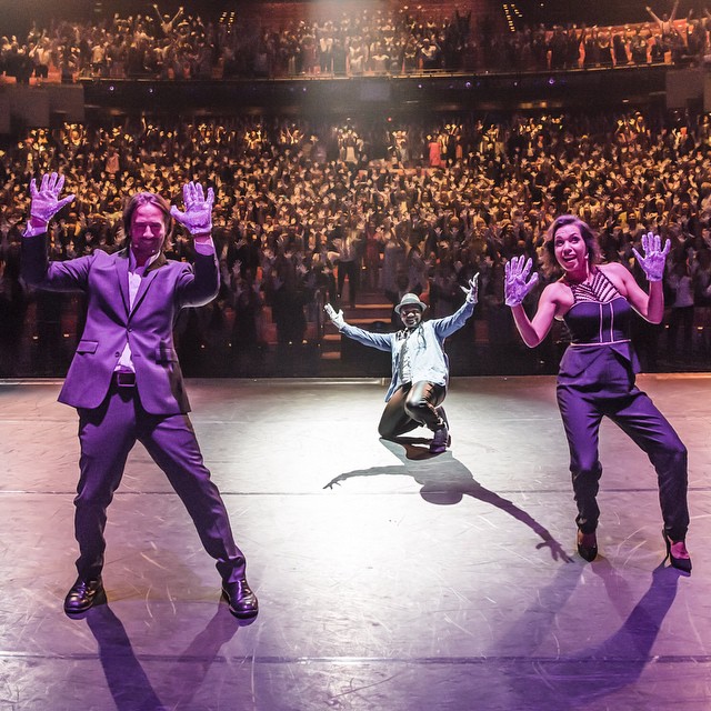 Performer Ghenoa Gela rocking the house at the 2014 Australian Dance Awards