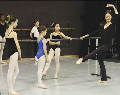 Julie Kent teaching ballet students