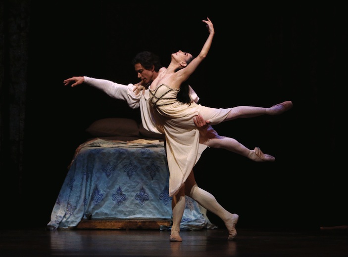 Guest star Tamara Rojo as Juliet with Queensland Ballet Principal Dancer Matthew Lawrence as Romeo