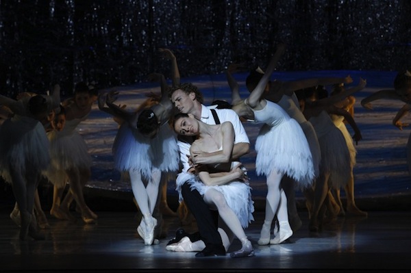 Amber Scott and Adam Bull in Graeme Murphy's Swan Lake