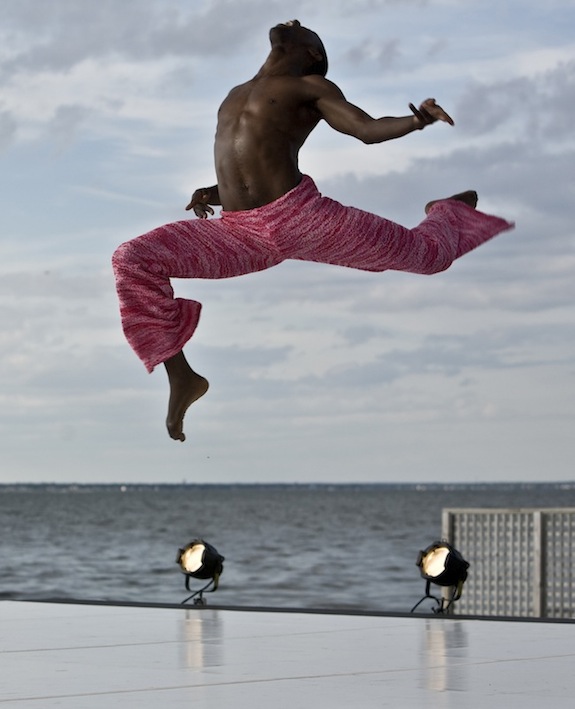 Alvin Ailey Dance Theater performs 'Strange Humors'