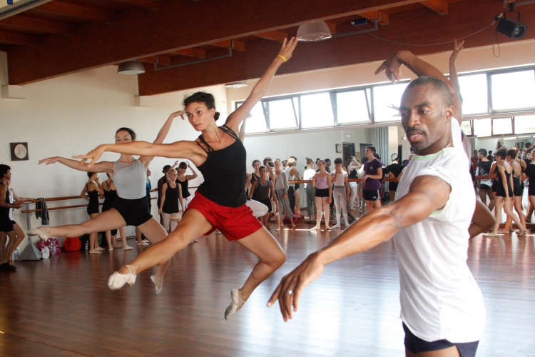 Desmond Richardson teaching at World Dance Movement